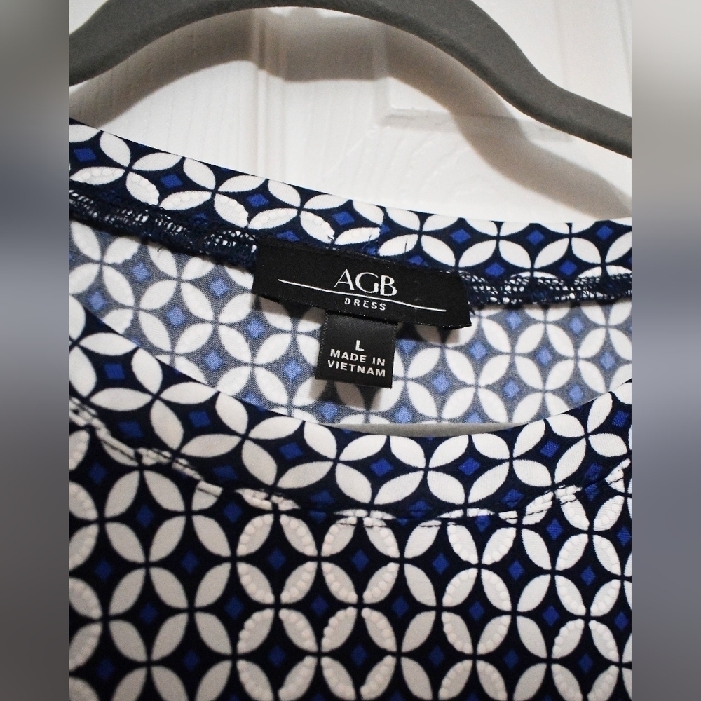 Women's AGB Dress Geometric Print Shift Dress - Picture 3 of 7
